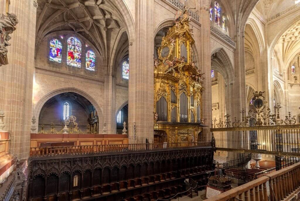 Segovia Cathedral (Spain) Echevarria organ (1772) with Joaquin Lois 06:30 pm CET